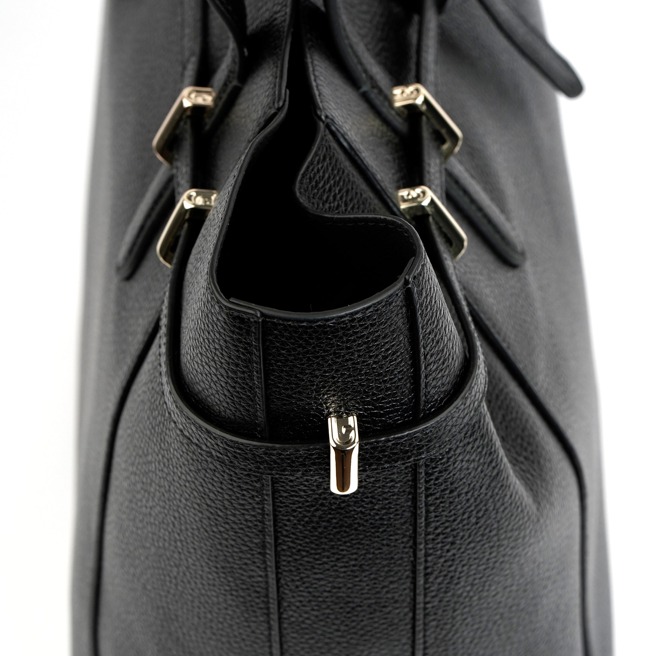 Furla Aura L Hobo - Beautyflyplace