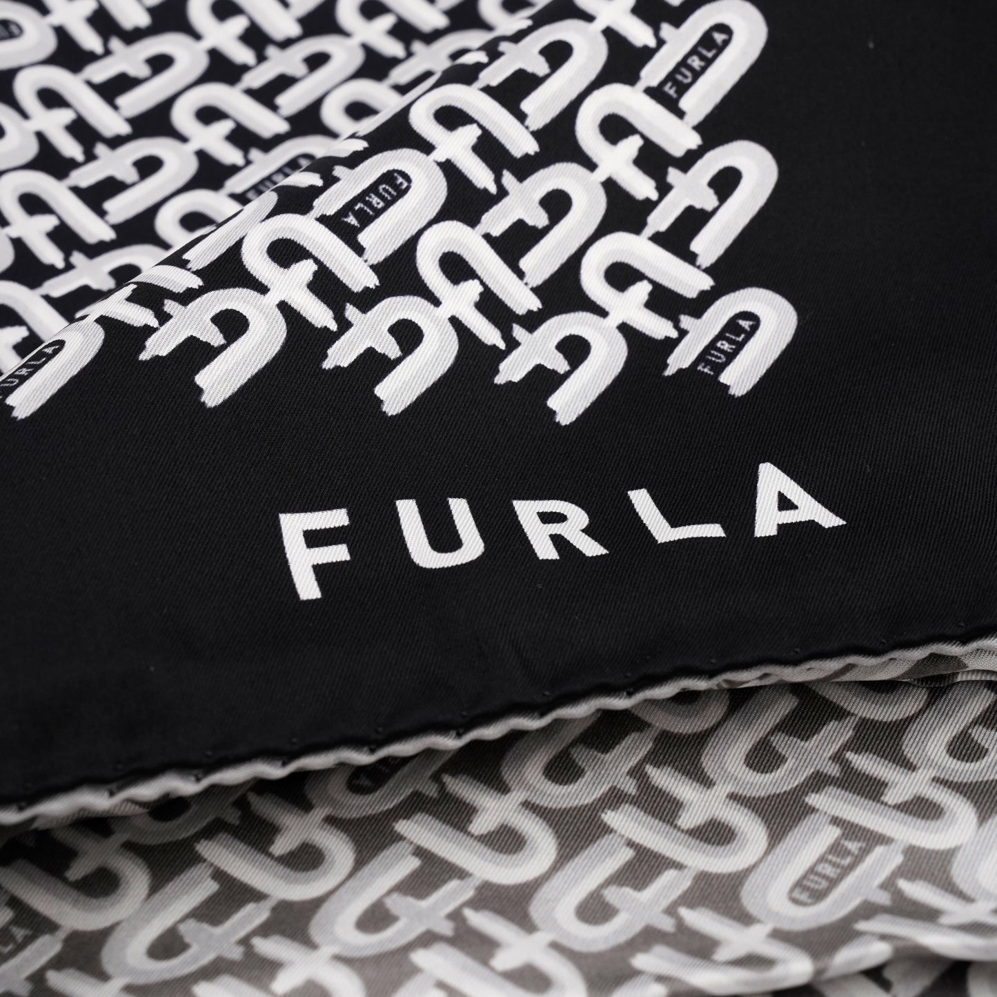 Esarfa de matase Furla 90 cm