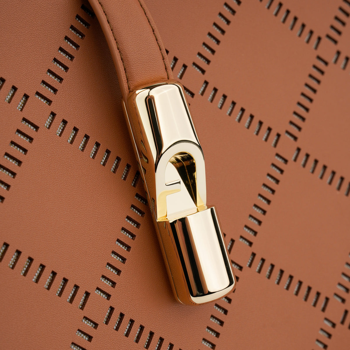 Geanta Furla Goccia Medium Hobo – Cognac