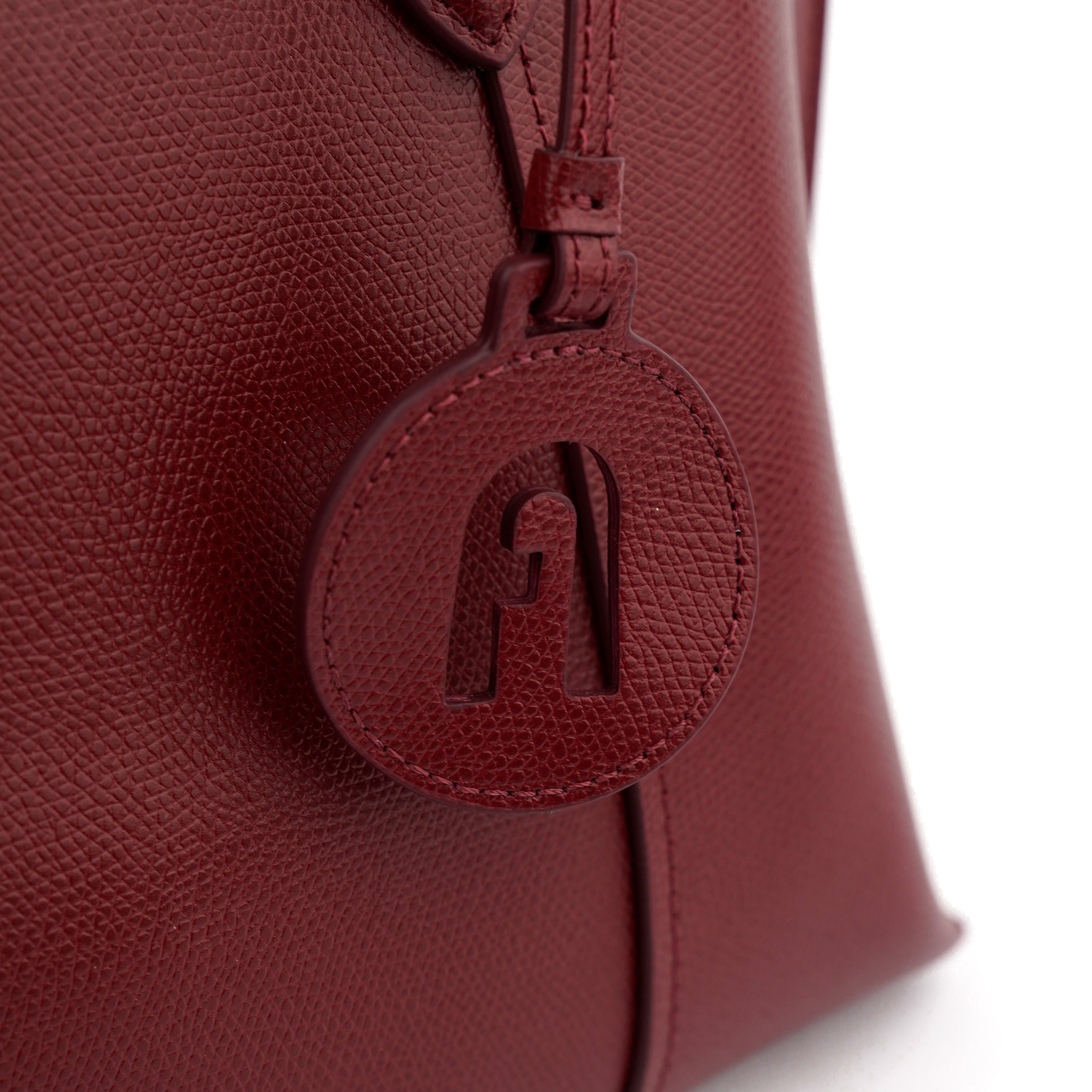 Geantă Furla Vittoria M tote ,cu mânere pentru mână