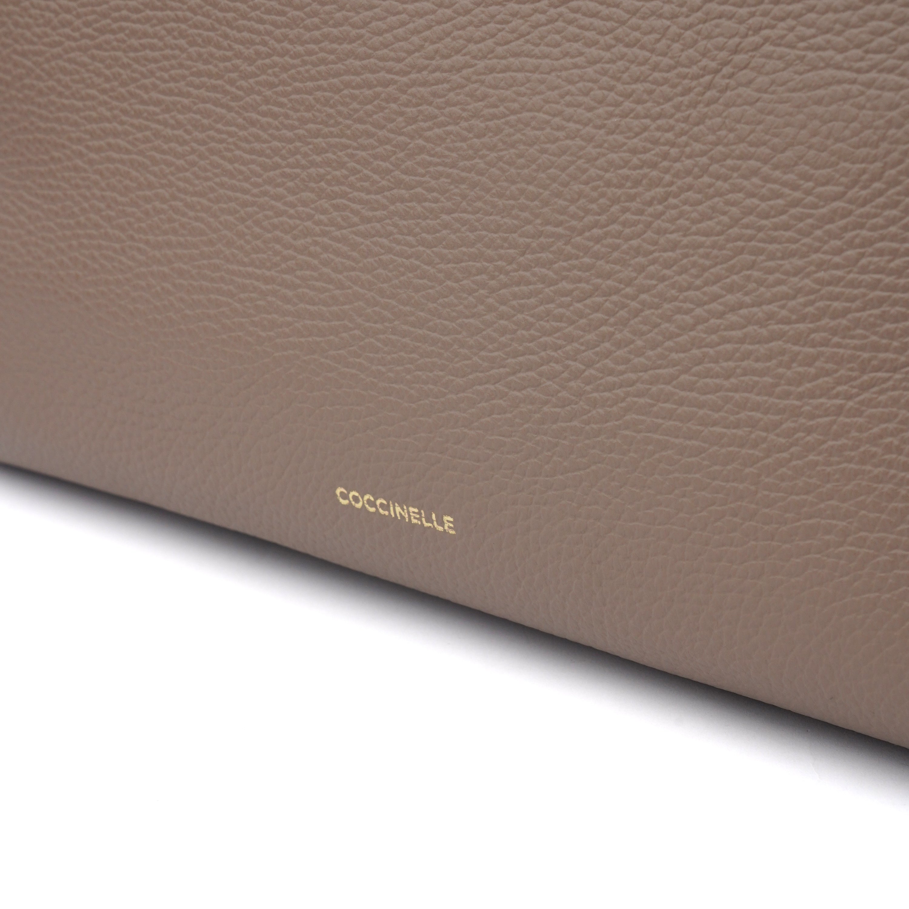 Geantă shopper Coccinelle Lea medium