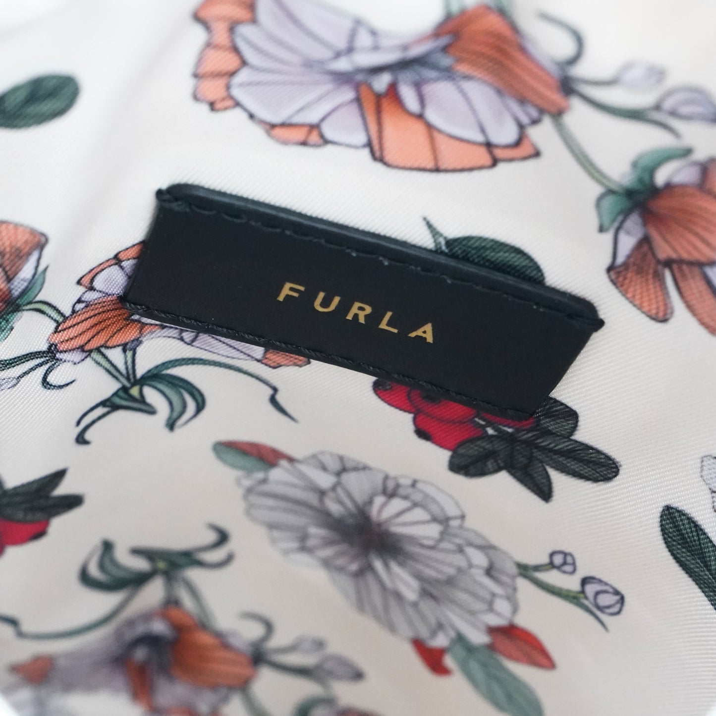 Geanta ratan Furla Danae bucket