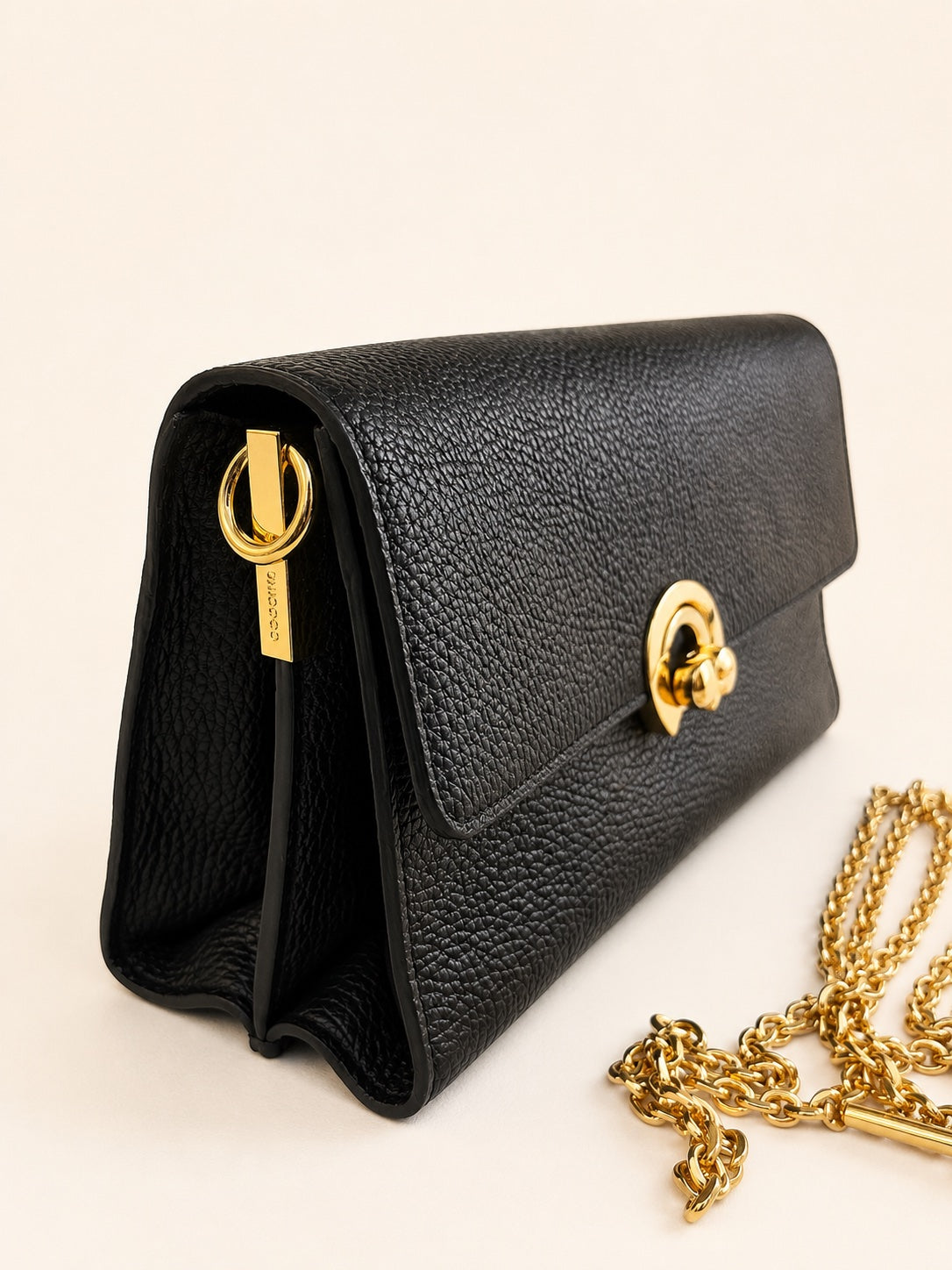 Geantă de umar , clutch Coccinelle Dixie din piele naturală neagră