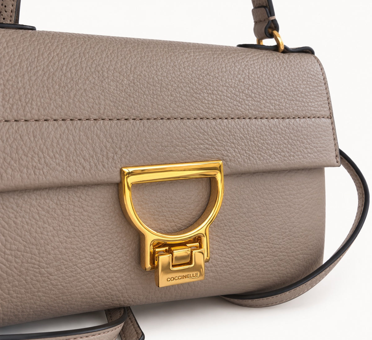 Geantă Coccinelle Arlettis Single din Piele Naturală – Taupe