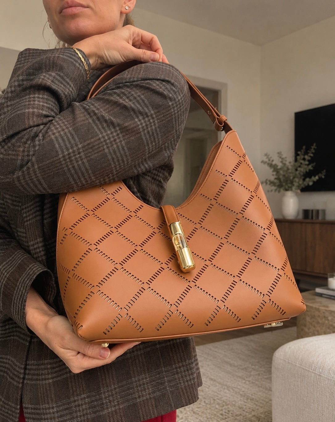 Geanta Furla Goccia Medium Hobo – Cognac