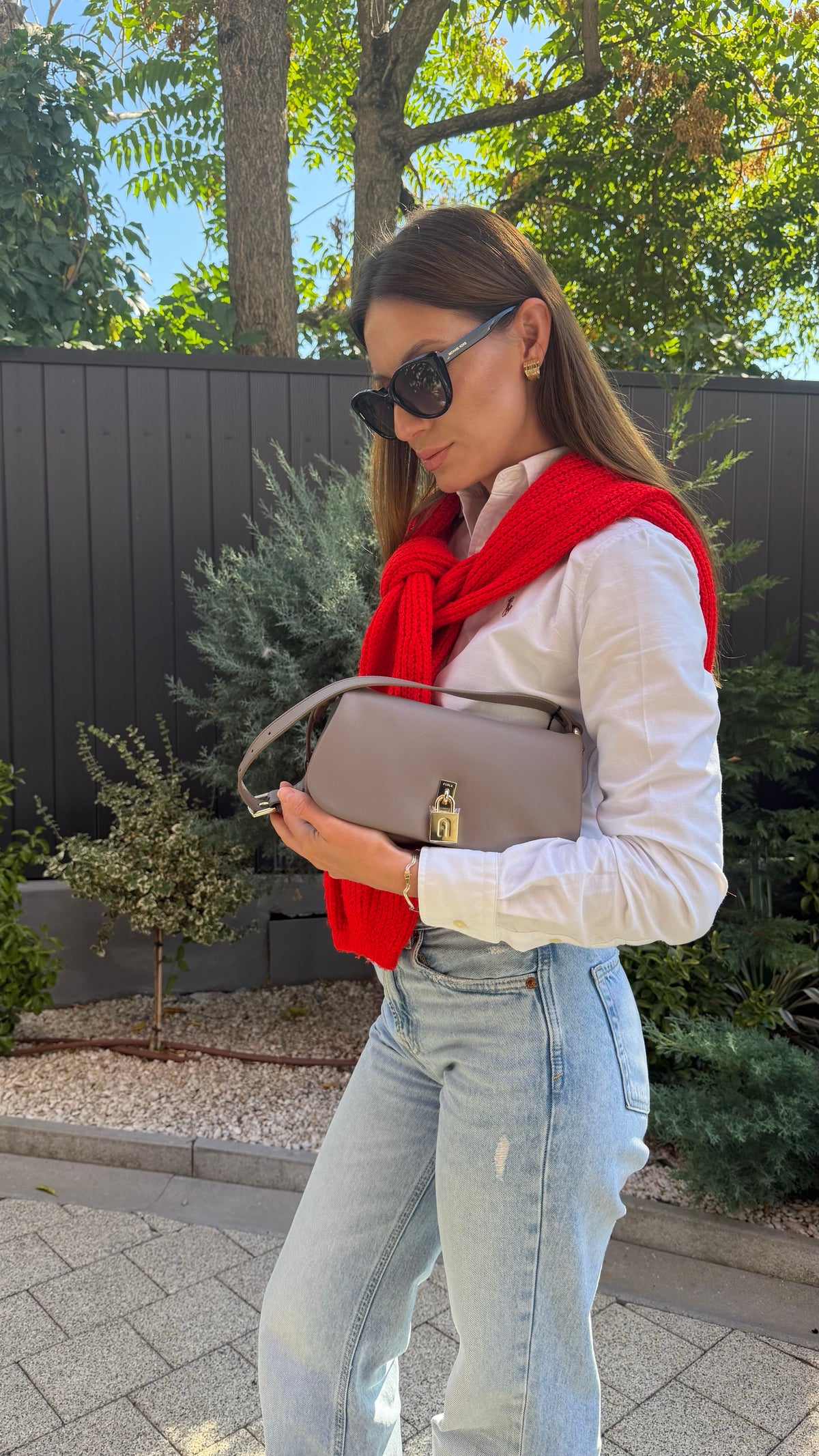 Geantă Furla Artemis S Shoulder din piele naturală – Bej Taupe Descriere produs