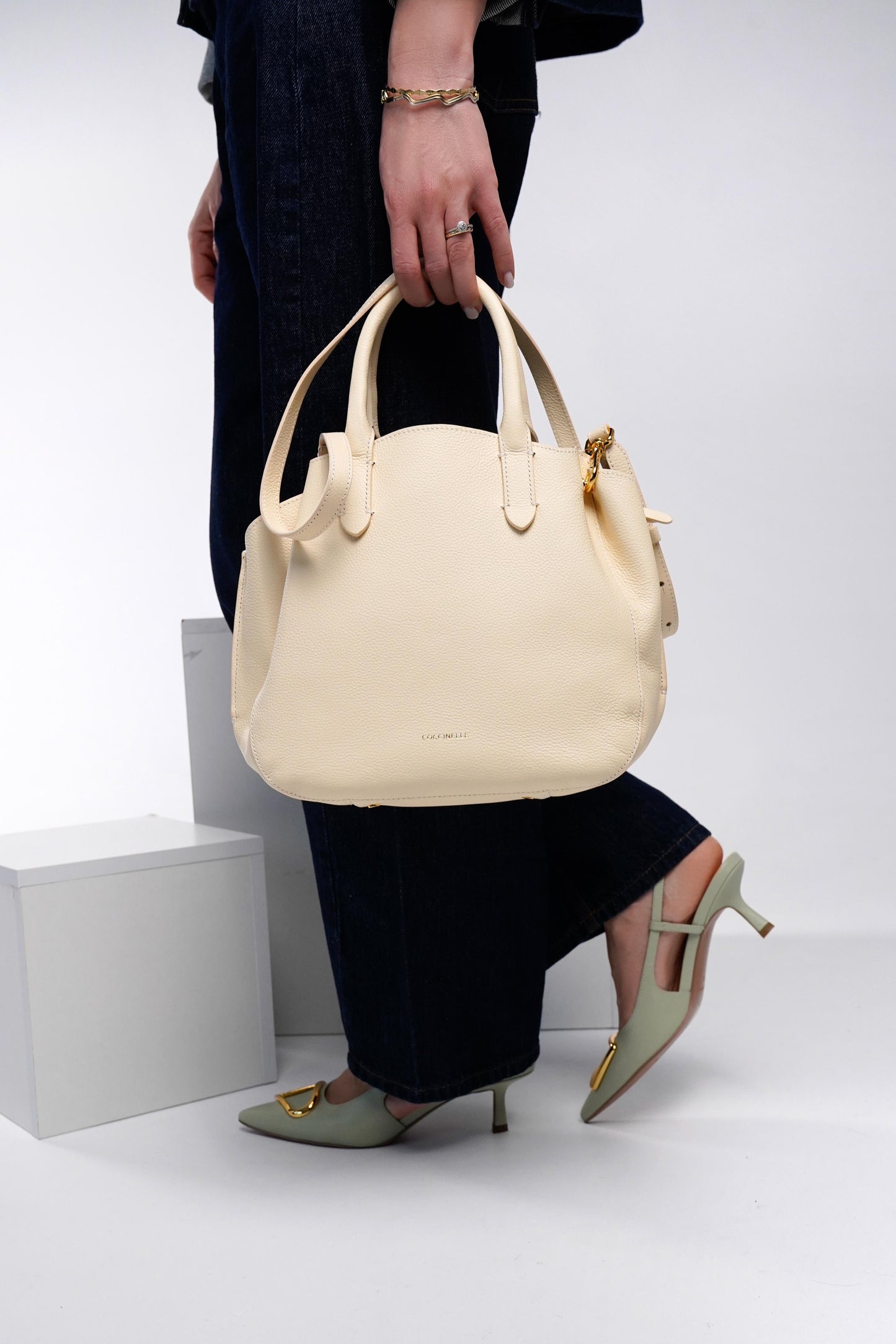 Geantă Coccinelle Soft butter small tote