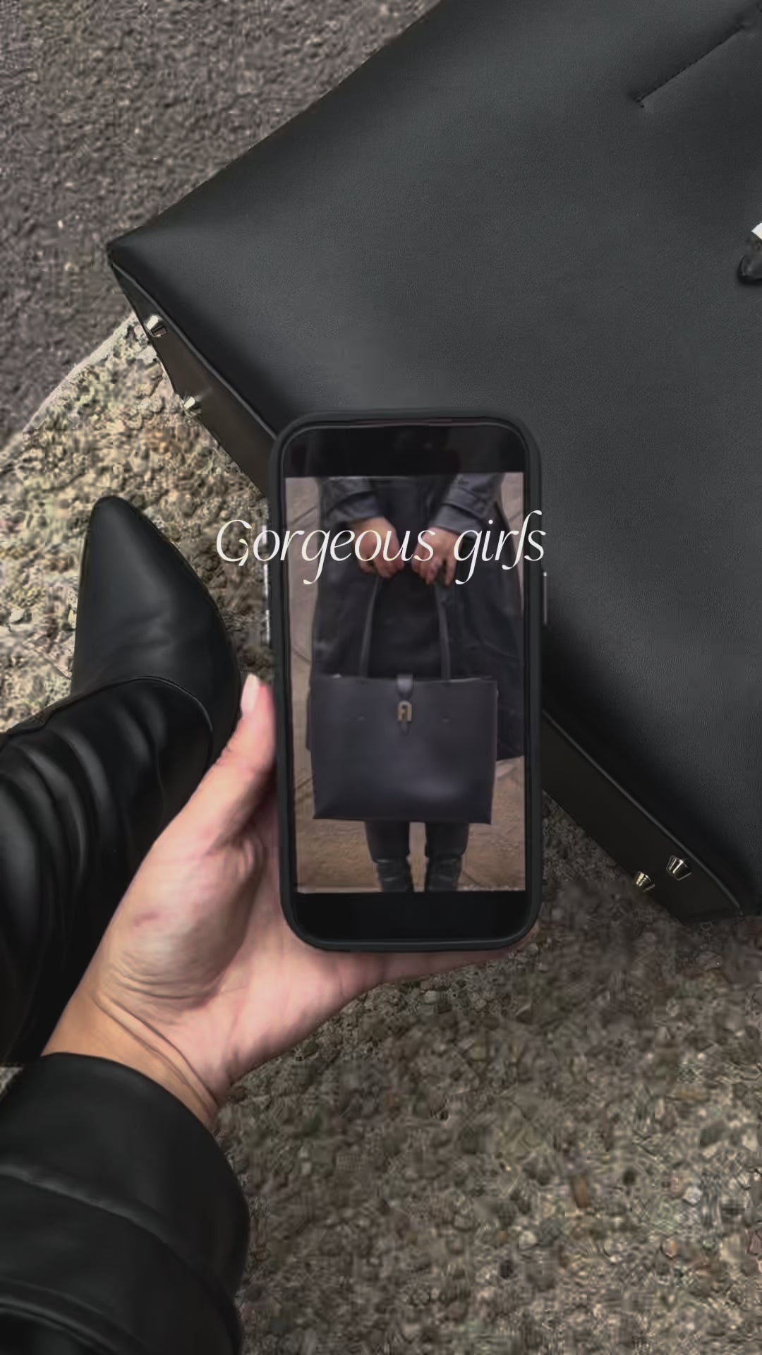 Încarcă clipul video: 